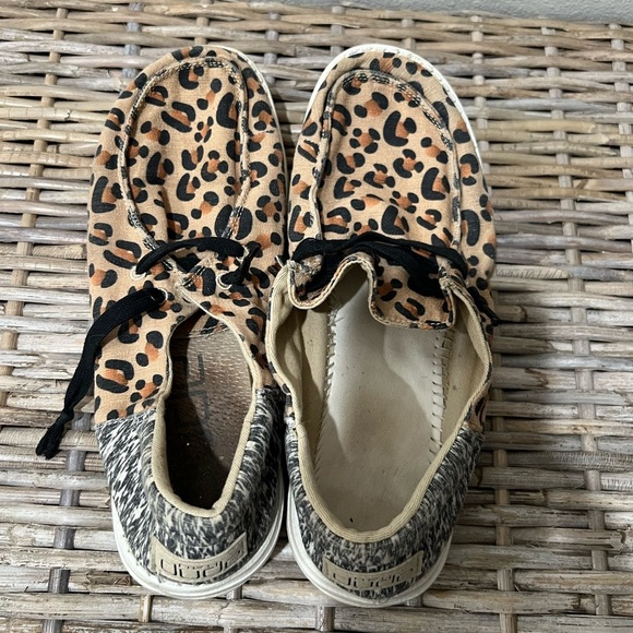 Hey Dude Wendy Funk Cheetah size 8, GUC, slip-on, casual, popular - Picture 7 of 7